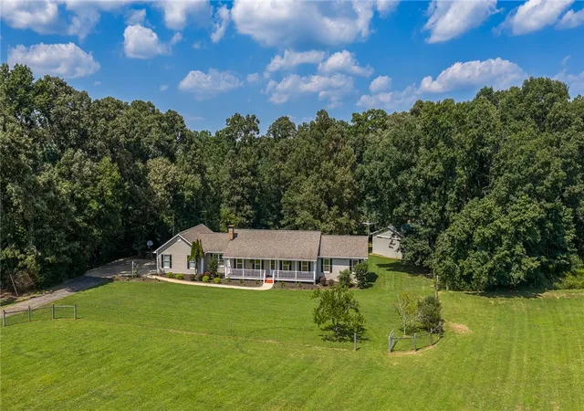 Photo 3 of Single family home for sale at 225 Mill Crk Rd, Westminster, SC 29693 | MLS# 20303676 | Listing updated on 2026-09-16