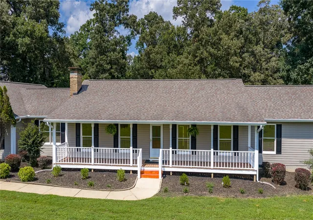Photo 4 of Single family home for sale at 225 Mill Crk Rd, Westminster, SC 29693 | MLS# 20303676 | Listing updated on 2026-09-16