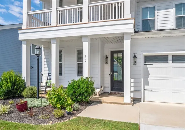 Photo 3 of Single family home for sale at 19 Needham Dr, Simpsonville, SC 29681 | MLS# 20304482 | Listing updated on 2026-08-06