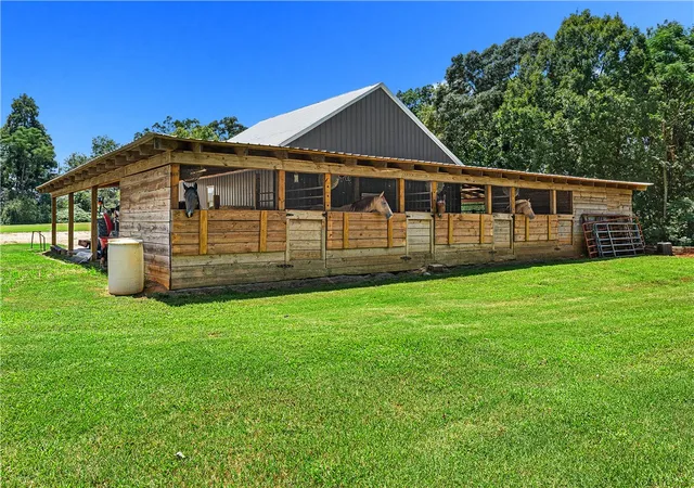 Photo 3 of Single family home for sale at 1320 Highway 182, Fair Play, SC 29643 | MLS# 20304566 | Listing updated on 2026-08-27