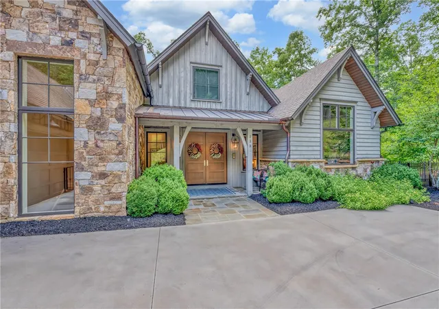 Photo 2 of Single family home for sale at 133 Big Crk Trl, Six Mile, SC 29682 | MLS# 20304586 | Listing updated on 2026-08-03