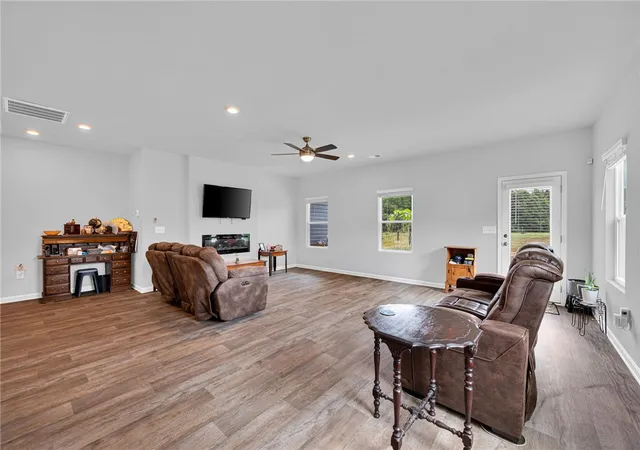 Photo 4 of Single family home for sale at 300 Clinkscales Rd, Anderson, SC 29624 | MLS# 20304595 | Listing updated on 2026-08-10