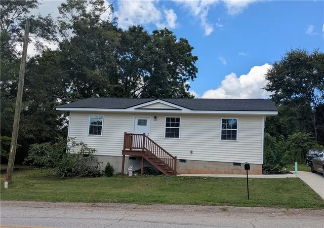 1st image of 901 E South 1st St, Seneca, SC 29678 | MLS# 20304610