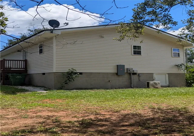3rd image of 901 E South 1St St, Seneca, SC 29678 | MLS# 20304610
