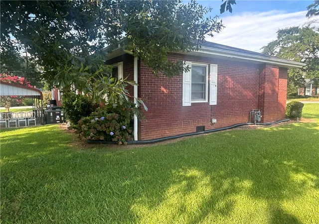 Photo 2 of Single family home for sale at 602 Sherwood Ave, Honea Path, SC 29654 | MLS# 20304715 | Listing updated on 2026-09-03
