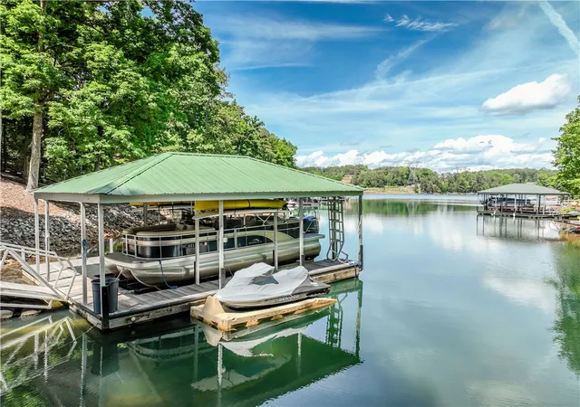 Photo 3 of Single family home for sale at 216 Winding Oaks Dr, Seneca, SC 29672 | MLS# 20300639 | Listing updated on 2026-08-18