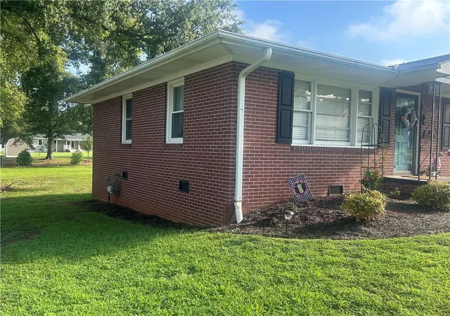 2nd image of 212 W Greer St, Honea Path, SC 29654 | MLS# 20304722