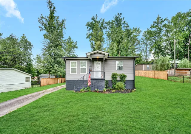 3rd image of 215 Gail St, Easley, SC 29642 | MLS# 20304733