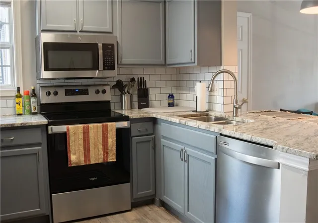 Listing Photo 4 - Condo for sale in building located at 186 University Vlg Dr, Central, SC 29630 - Unit #D
