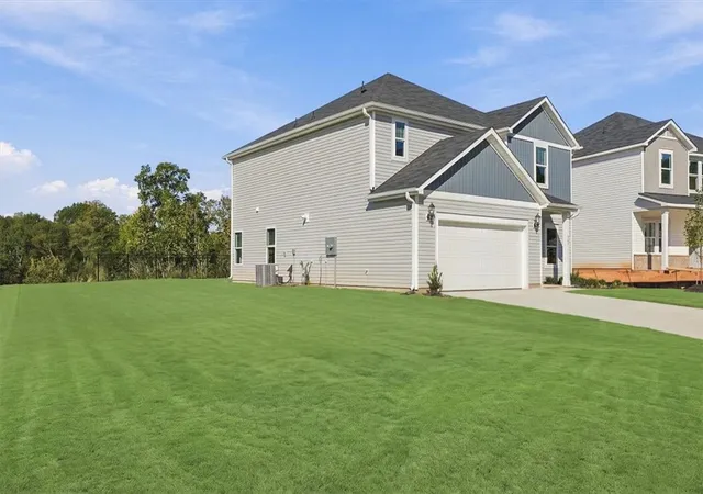 Photo 3 of Sale Pending at 947 Rising Oak Ct, Spartanburg, SC 29301 | MLS# 20304808 | Listing updated on 2026-10-07