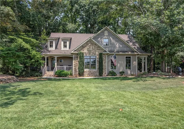 Photo 2 of Single family home for sale at 255 Oak Rd, Piedmont, SC 29673 | MLS# 20305283 | Listing updated on 2026-10-03