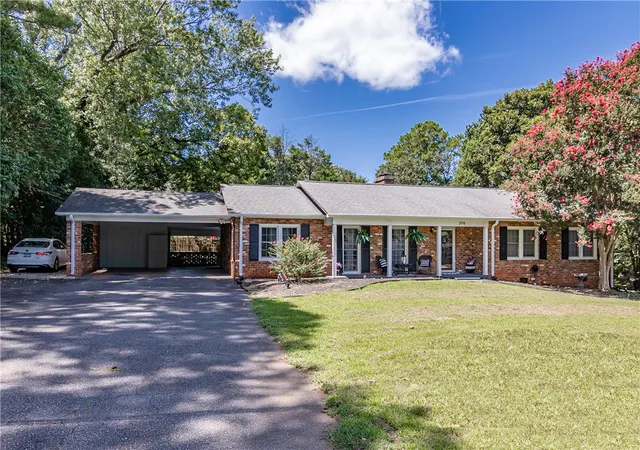 Photo 3 of Single family home for sale at 306 Woodfern Cir, Anderson, SC 29625 | MLS# 20305293 | Listing updated on 2026-09-22