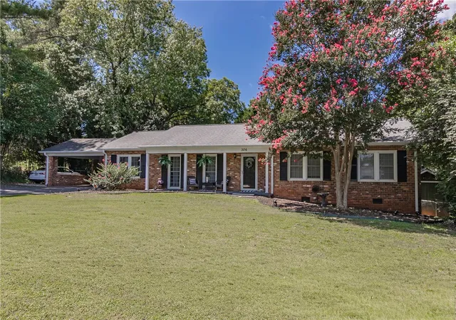 Photo 3 of Single family home for sale at 306 Woodfern Cir, Anderson, SC 29625 | MLS# 20305293 | Listing updated on 2026-10-02