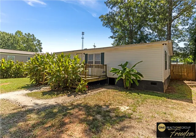 Photo 2 of Manufactured home for sale at 102 Chad Dr, Ninety Six, SC 29666 | MLS# 20305459 | Listing updated on 2026-10-01