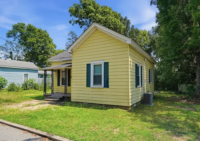 Photo 3 of Sale Pending at 118 Cherry St, Gaffney, SC 29340 | MLS# 20305473 | Listing updated on 2026-08-26