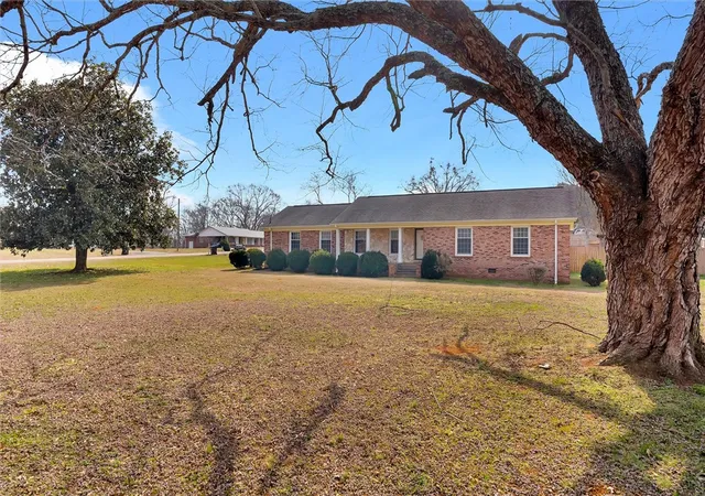 Photo 3 of Single family home for sale at 2114 Karen Ln, Anderson, SC 29626 | MLS# 20305487 | Listing updated on 2026-08-26