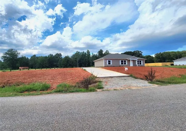 Photo 2 of Single family home for sale at 118 George Edward Dr, Anderson, SC 29624 | MLS# 20305489 | Listing updated on 2026-09-04