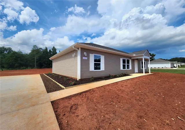 Photo 4 of Sale Pending at 118 George Edward Dr, Anderson, SC 29624 | MLS# 20305489 | Listing updated on 2026-10-01