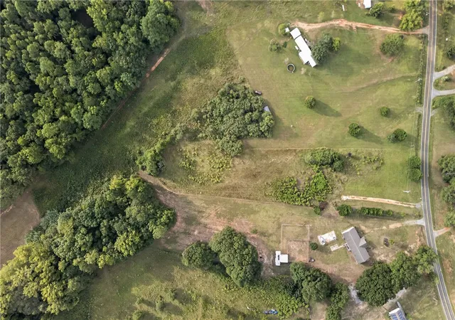 Photo 3 of House for sale at 460 B N Major Rd, Belton, SC 29627 | MLS# 20305490 | Listing updated on 2026-09-23