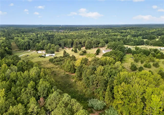 Photo 4 of House for sale at 460 B N Major Rd, Belton, SC 29627 | MLS# 20305490 | Listing updated on 2026-09-23