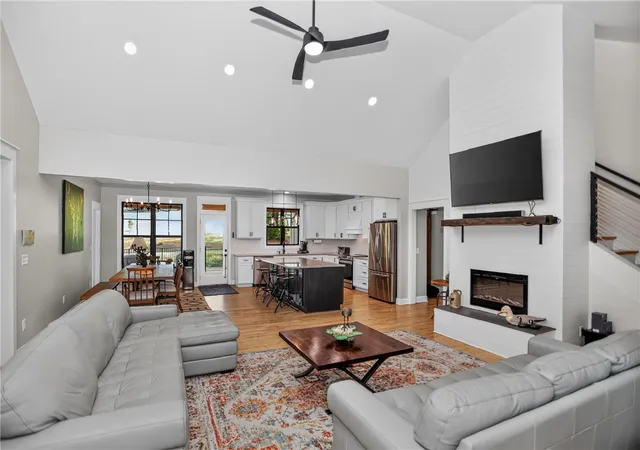 Photo 3 of Single family home for sale at 216 Bunker Ln, Westminster, SC 29693 | MLS# 20305430 | Listing updated on 2026-09-30