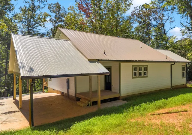 Photo 3 of Single family home for sale at 659 White Oak Farms Rd, Tamassee, SC 29686 | MLS# 20305499 | Listing updated on 2026-10-09