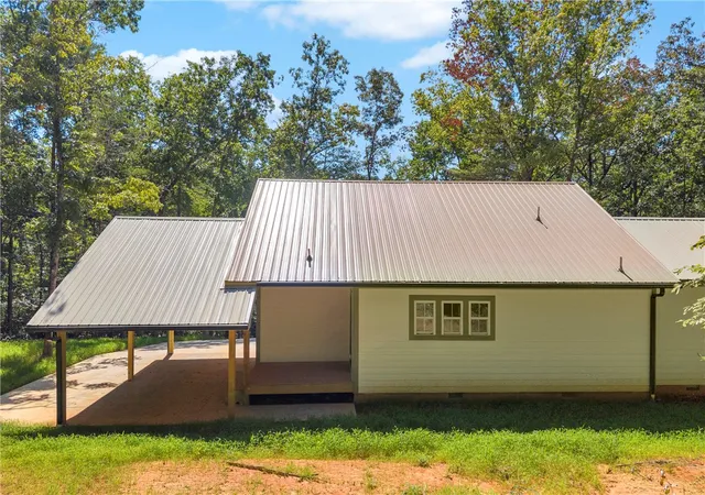 Photo 4 of Single family home for sale at 659 White Oak Farms Rd, Tamassee, SC 29686 | MLS# 20305499 | Listing updated on 2026-10-09