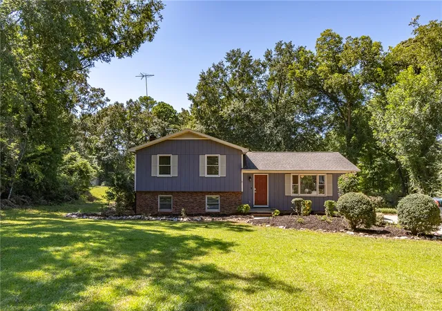 Photo 2 of Single family home for sale at 103 Fern Cir, Clemson, SC 29631 | MLS# 20305355 | Listing updated on 2026-08-27