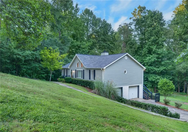 Photo 2 of Single family home for sale at 1509 Winding Wy, Taylors, SC 29687 | MLS# 20305514 | Listing updated on 2026-09-09
