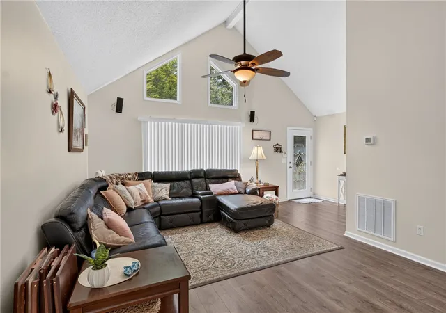 Photo 4 of Sale Pending at 1509 Winding Wy, Taylors, SC 29687 | MLS# 20305514 | Listing updated on 2026-10-08