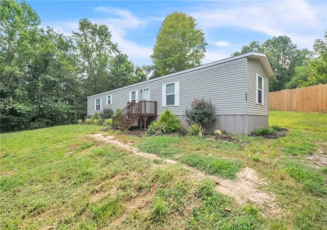 Photo 1 of Sale Pending at 121 High Top Dr, Pickens, SC 29671 | MLS# 20305523 | Listing updated on 2026-08-31