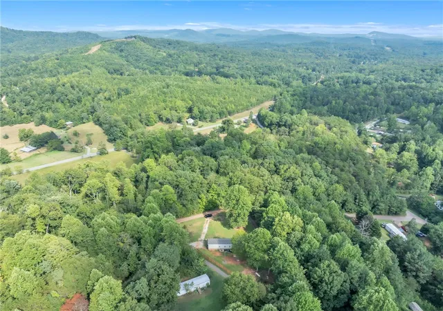 Photo 33 of Sale Pending at 121 High Top Dr, Pickens, SC 29671 | MLS# 20305523 | Listing updated on 2026-08-31