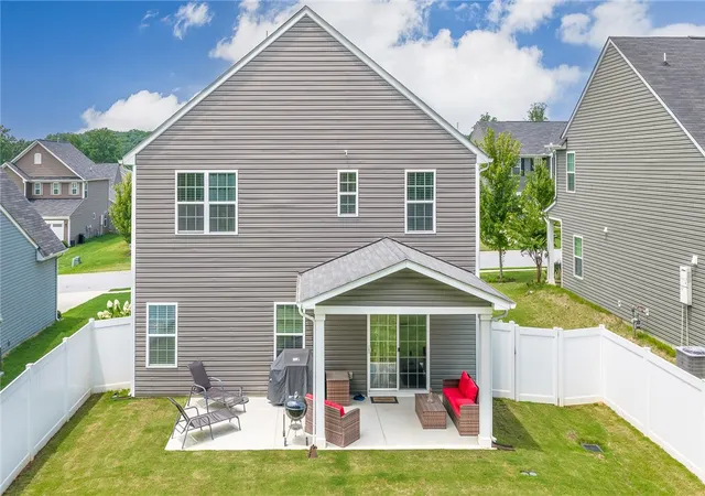 Photo 2 of Single family home for sale at 9 Wiltshire Cir, Easley, SC 29642 | MLS# 20305135 | Listing updated on 2026-08-30