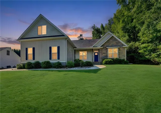 Photo 1 of Single family home for sale at 118 Upper Lake Dr, Easley, SC 29640 | MLS# 20305519 | Listing updated on 2026-09-17