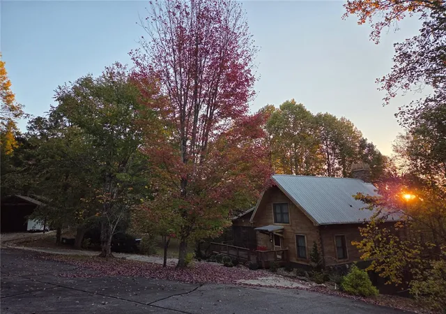 Photo 3 of Single family home for sale at 831 Lenore B Ln, Mountain Rest, SC 29664 | MLS# 20305351 | Listing updated on 2026-09-12