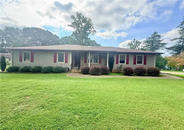 2nd image of 107 Stonebrook Dr, Seneca, SC 29672 | MLS# 20305529