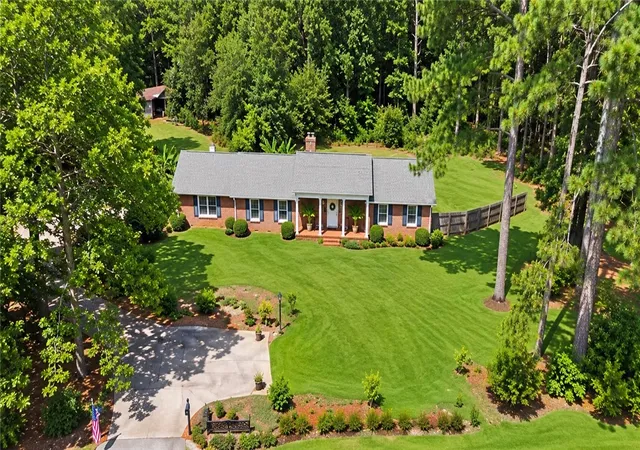 Photo 3 of Single family home for sale at 1259 Jefferson St, Mc Cormick, SC 29835 | MLS# 20305625 | Listing updated on 2026-10-19