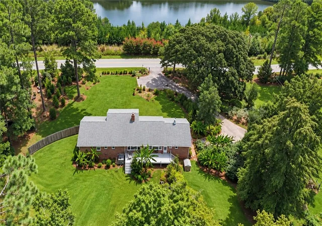 Photo 3 of Single family home for sale at 1259 Jefferson St, Mc Cormick, SC 29835 | MLS# 20305625 | Listing updated on 2026-10-19