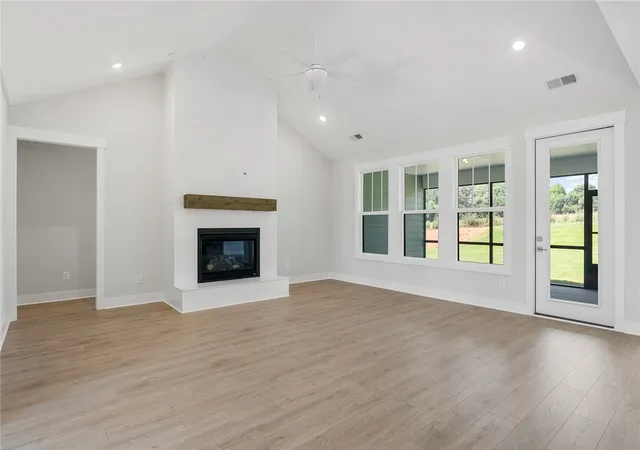 Photo 3 of Single family home for sale at 321 Mahaffey Rd, Williamston, SC 29697 | MLS# 20305673 | Listing updated on 2026-09-14