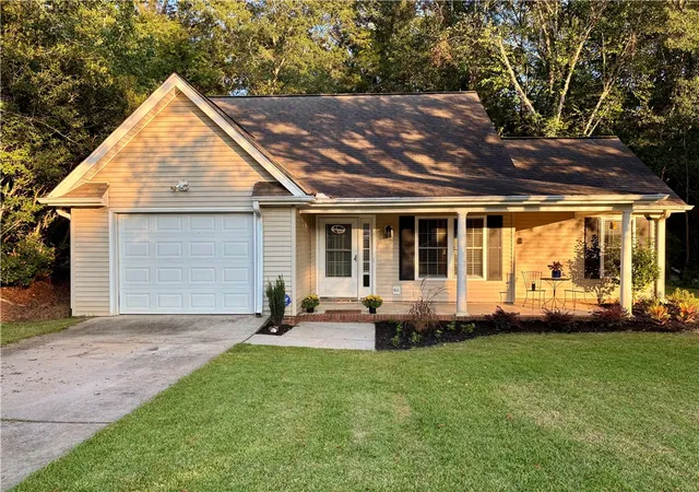 Photo 1 of Single family home for sale at 126 Grand Oak Cir, Pendleton, SC 29670 | MLS# 20305681 | Listing updated on 2026-10-08