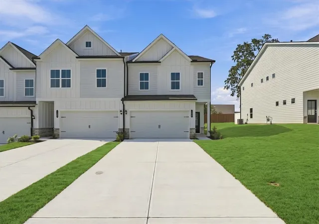 Photo 2 of Sale Pending at 124 Brass Tack Dr, Greenville, SC 29611 | MLS# 20305760 | Listing updated on 2026-10-12