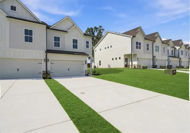 Photo 3 of Sale Pending at 124 Brass Tack Dr, Greenville, SC 29611 | MLS# 20305760 | Listing updated on 2026-10-12