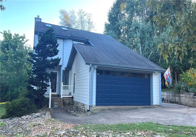 Photo 1 of Single family home for sale at 109 Lake Ridge Cir, Walhalla, SC 29691 | MLS# 20304984 | Listing updated on 2026-09-30