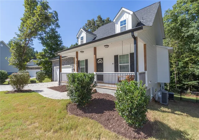 Photo 2 of Single family home for sale at 109 Dana Lynn Ln, Pendleton, SC 29670 | MLS# 20306055 | Listing updated on 2026-10-14