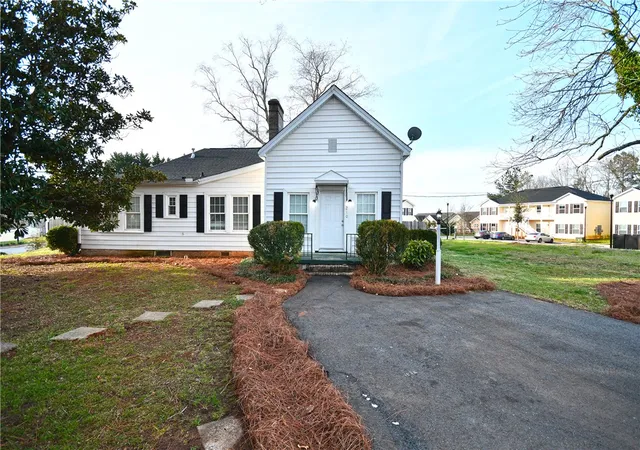 Photo 2 of Single family home for sale at 210 Walnut Hl Dr, Easley, SC 29642 | MLS# 20306210 | Listing updated on 2026-10-24
