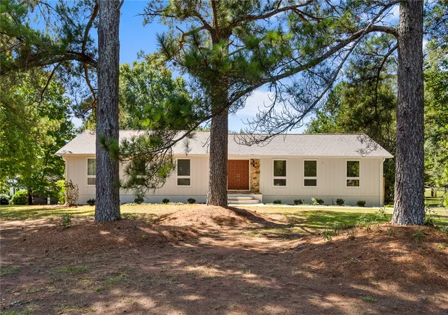 Photo 2 of Single family home for sale at 208 Williamsburg Rd, Anderson, SC 29621 | MLS# 20306262 | Listing updated on 2026-10-19