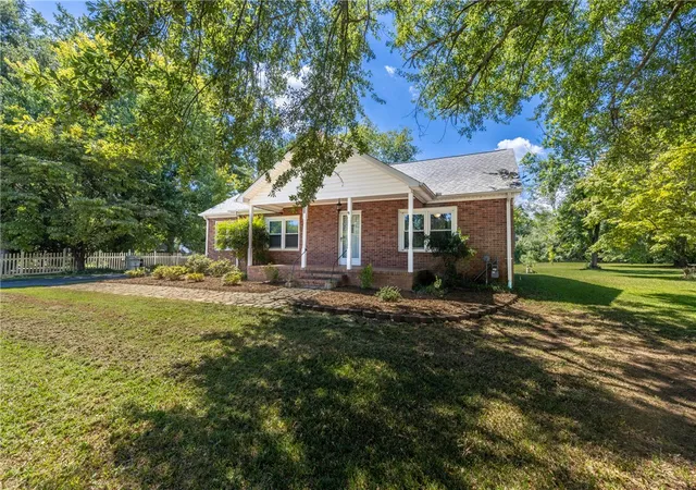 Photo 2 of Single family home for sale at 609 Issaqueena Trl, Central, SC 29630 | MLS# 20306225 | Listing updated on 2026-10-09
