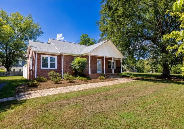 Photo 3 of Single family home for sale at 609 Issaqueena Trl, Central, SC 29630 | MLS# 20306225 | Listing updated on 2026-10-09