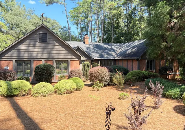 Photo 2 of Single family home for sale at 213 Pine Hvn Ct, Seneca, SC 29672 | MLS# 20306147 | Listing updated on 2026-10-14