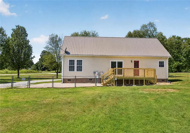 Photo 3 of Single family home for sale at 564 Fairfield Rd, Walhalla, SC 29691 | MLS# 20306248 | Listing updated on 2026-09-28
